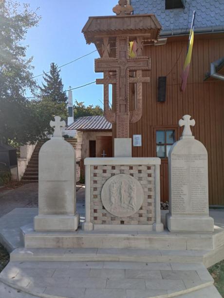 Troiţă construită la Probota în memoria eroilor și a veteranilor din cele două războaie mondiale
